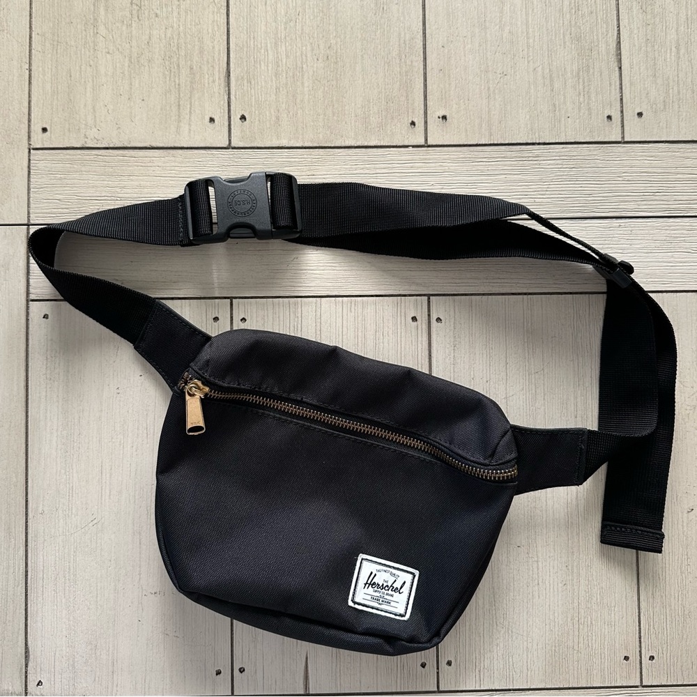 NWOT Herschel Supply Co. Belt Bag